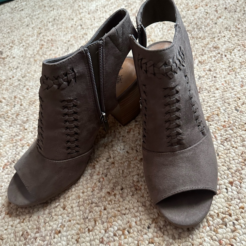 Women’s Ruff Hewn open-toed shoes. NWT. Size 9.